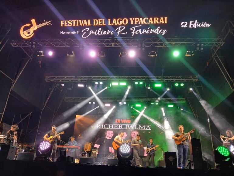 Emocionante noche central en la edición 52° del Festival del Lago Ypacaraí.