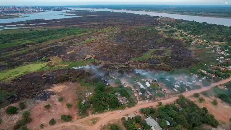 En octubre se cumplirán 20 años de la declaración del banco San Miguel como reserva ecológica, pero ni la Municipalidad ni el Estado paraguayo cumplieron sus compromisos con este patrimonio natural de Asunción.