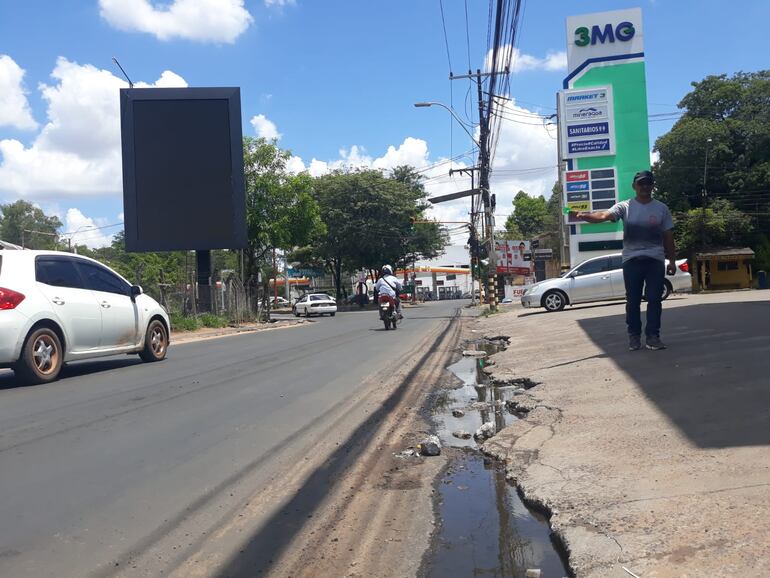 Las aguas servidas forma parte del paisaje de la zona de salida de la ciudad.