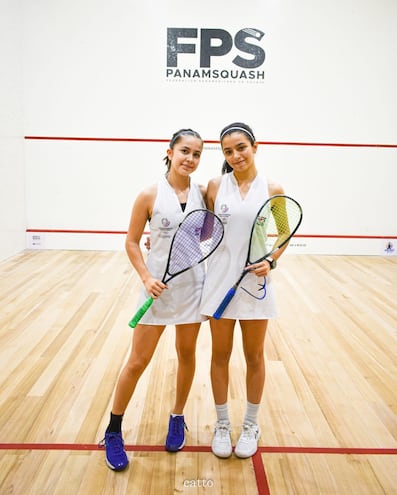 Las paraguayas Nicole Krauch (14 años) y Fiorella Gatti (16) se consagraron campeonas del Panamericano de Squash en Quito.