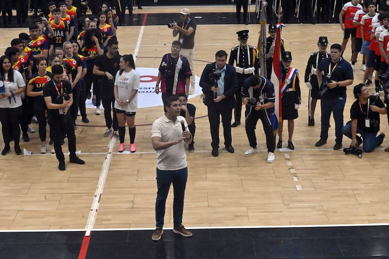 El presidente de la República, Santiago Peña, participó en la inauguración de los Juegos Universitarios Rexona 2024. 