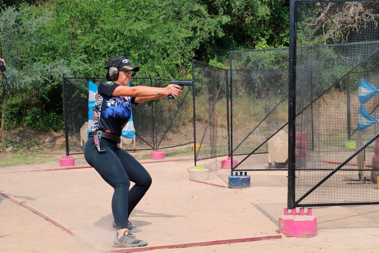 Las ladies también estarán desenfundando las armas en la Copa de las Américas, en el polígono del Club Paraguayo de Tiro Práctico, en Falcón.