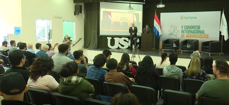 En el congreso organizado por la Universidad San Carlos se habló del agronegocio y la posición de Paraguay como productor.