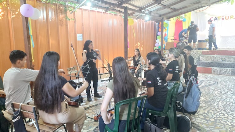 Apenas se cerró la convocatoria, la orquesta empezó hoy sus clases sin pérdida de tiempo.