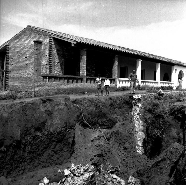 Escuela Pedro P. Peña, ubicada sobre la calle Nicaragua entre Otazú e Iribas.