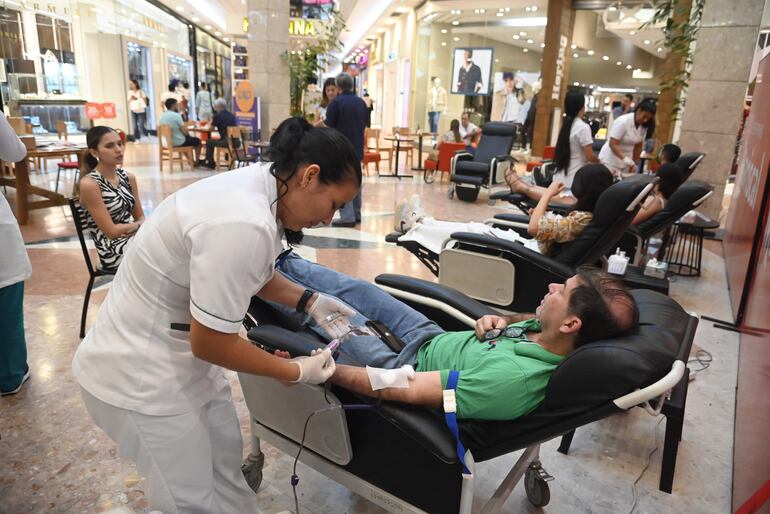 Una gran cantidad de voluntarios se acercaron los puestos habilitados el fin de semana. 