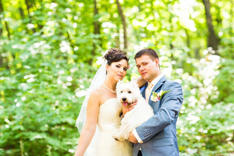 Muchas parejas quieren hacer a sus perros partícipes del día en que sellan su unión con una ceremonia.