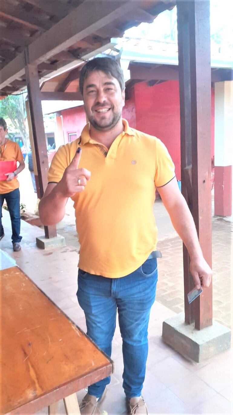 Julio César "Polaco" Ortiz, votó y aguarda la culminación de la jornada electoral.