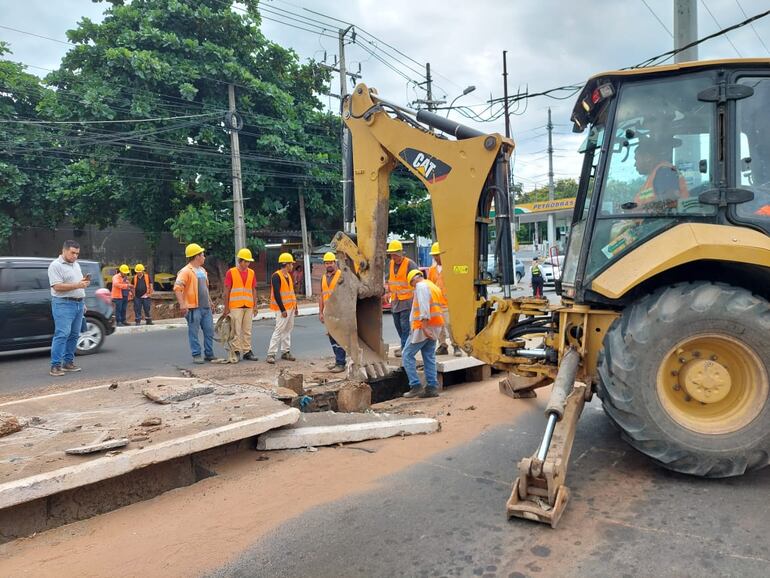 Este lunes inició el cierre en la avenida Luis María Argaña, por obras sobre el Puente Lambaré.