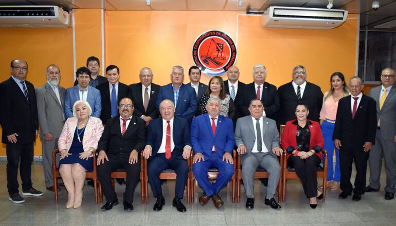 Miembros de la Comisión Directiva del Centro de Despachantes de Aduana del Paraguay para el periodo 2024-2027.