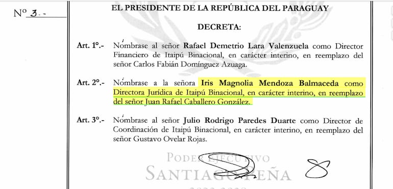 Decreto mediante el cual Santiago Peña nombra a Iiris Magnolia Mendoza como directora jurídica de Itaipú.