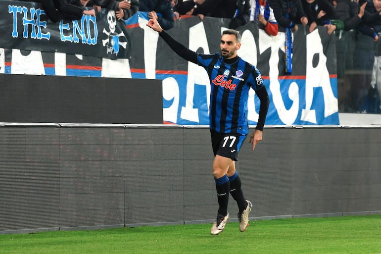 Davide Zappacosta celebra el primero de los seis del Atalanta. EFE