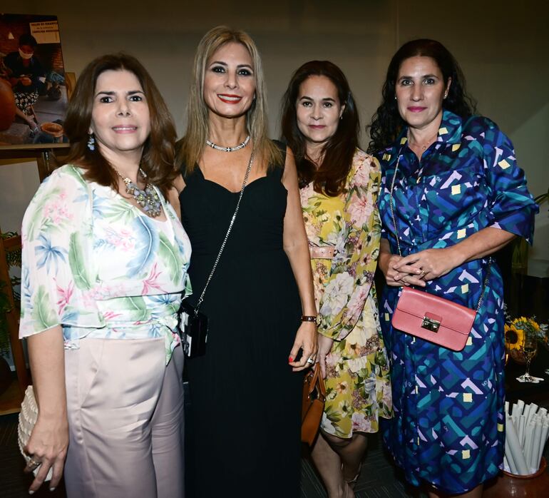 Rocío Oddone, Silvia Ruoti, Cynthia Rojas y Silvina Haberstroh.