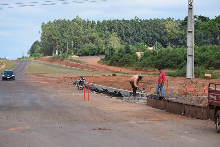 La rotonda en el desvío Abaí está entrando en la última etapa de construcción.