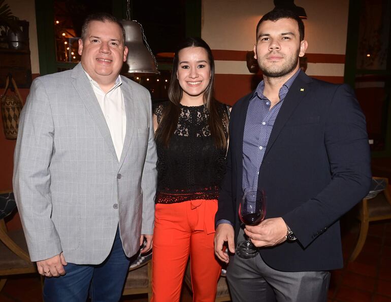 Javier Gómez, Pamela Redes y Mariano Nin.