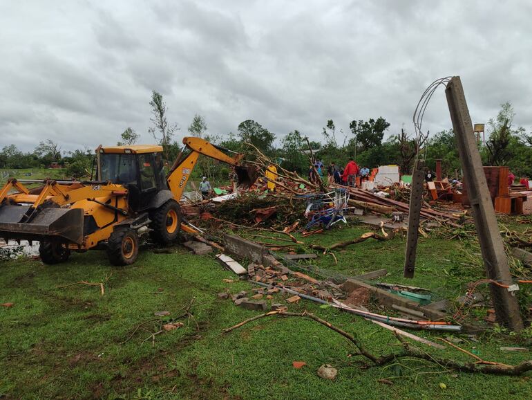 Un tornado dejó 20 viviendas destruidas en Guaicá, Santaní.