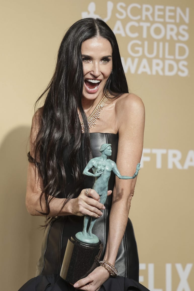 Demi Moore en cuero de Bottega Veneta.
