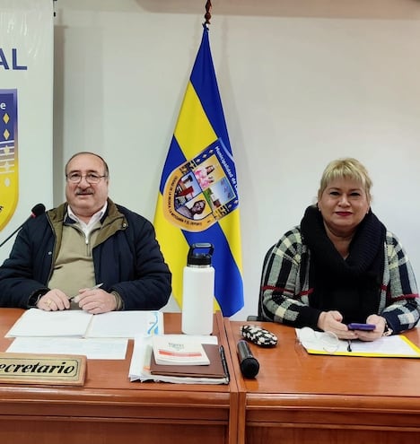 Carlos Candia González fue reemplazado por Griselda González como secretaria de la Junta Municipal hasta tanto "regularice su comisionamiento", según el presidente Manuel Achucarro.