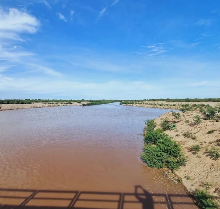 El repunte del rio Pilcomayo, esperado para mediado de diciembre se adelantó en la zona de General Diaz.