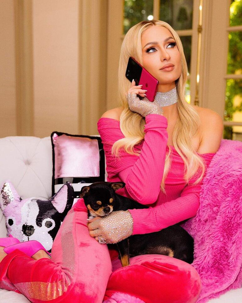 Paris Hilton y su perro chihuahua.