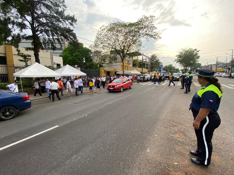 PMT controla el tránsito frente a la sede del TSJE, sobre la avenida Eusebio Ayala.