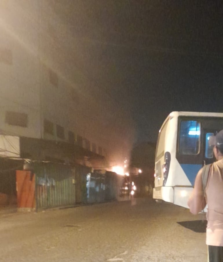 Comerciantes controlaron otro principio de incendio en el Mercado 4