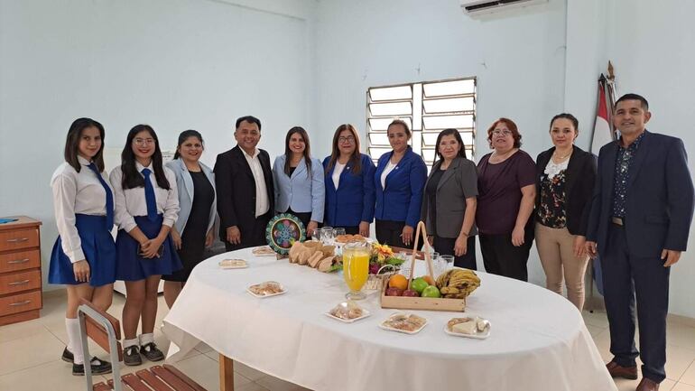 Alumnos del tercer año BTI presentaron su miniempresa durante una feria realizada en el local del Centro Departamental Juan Pablo II de San Antonio.