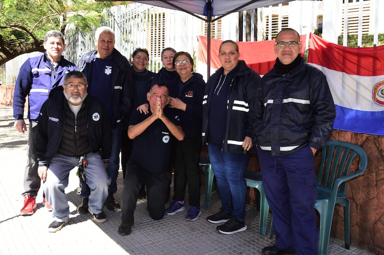 Funcionarios del SEME se manifestaron esa mañana frente al Ministerio de Salud.