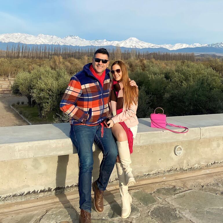 Roberto Pérez y su novia en el Valle de Uco. (Instagram/Roberto Pérez)