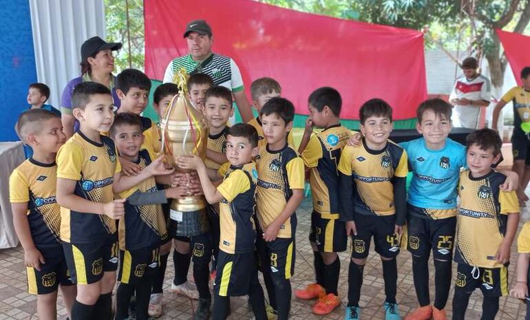 Escuela de Fútbol de la Academia Reyes de Ñemby