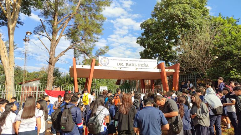 Caacupé: asume un director interino tras toma de colegio en Caacupé