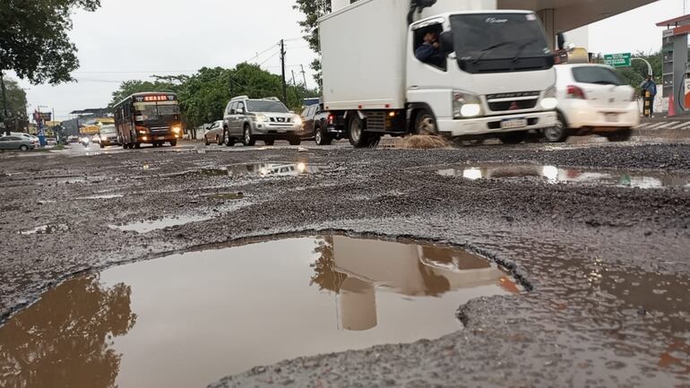 Baches de este tamaño acapara el trayecto.