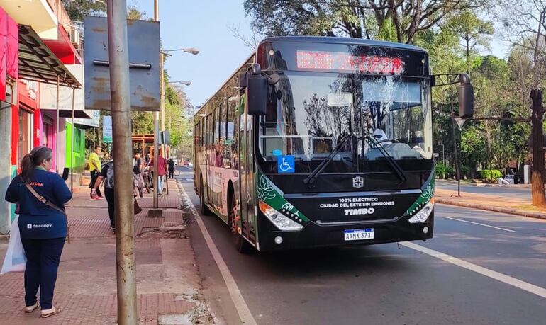 Uno de los autobuses eléctricos que circulan en Ciudad del Este.