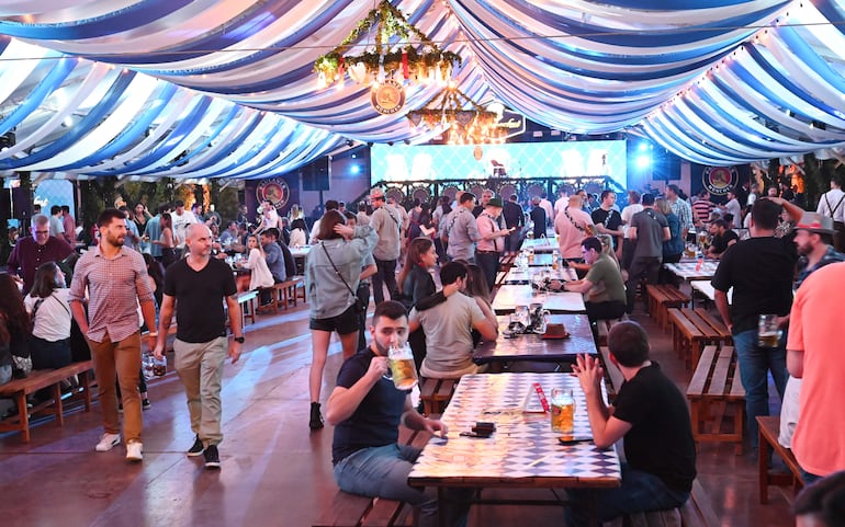 Otra exitosa edición del Oktoberfest Paulaner se tuvo en la Costanera de Asunción.