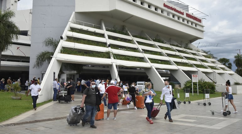 Un importante movimiento se observó ayer en el aeropuerto internacional Silvio Pettirossi.