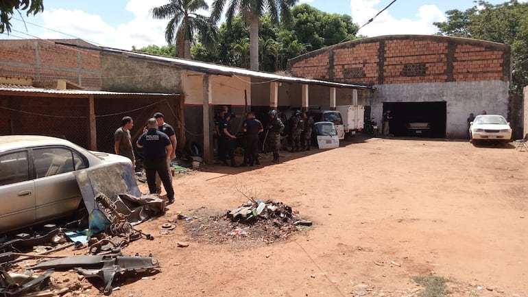 Gracias a GPS, detienen a tres hombres y recuperan vehículos robados en un desarmadero