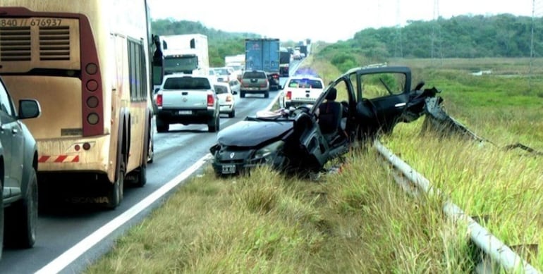 Muere familia paraguaya en accidente automovilístico en Corrientes.