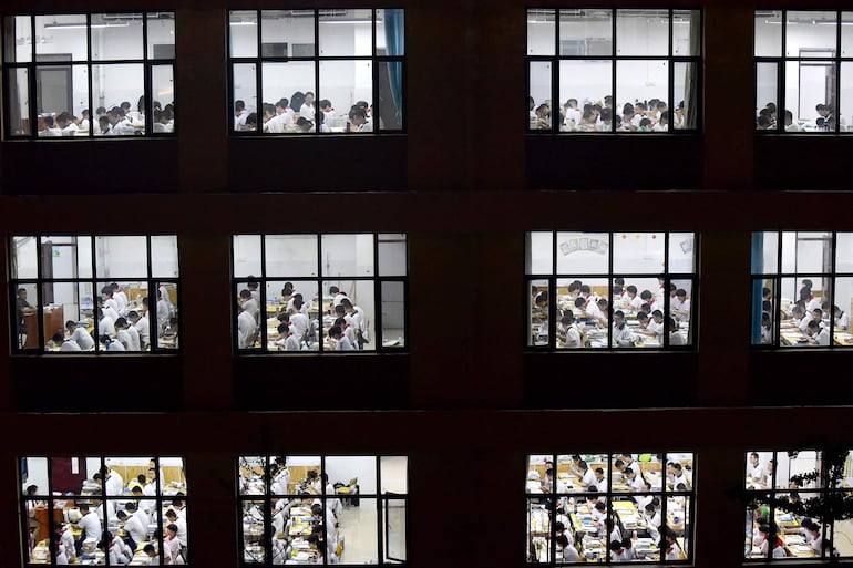 Primer día del Gaokao, el examen para el nivel secundario público de China, en Handan.