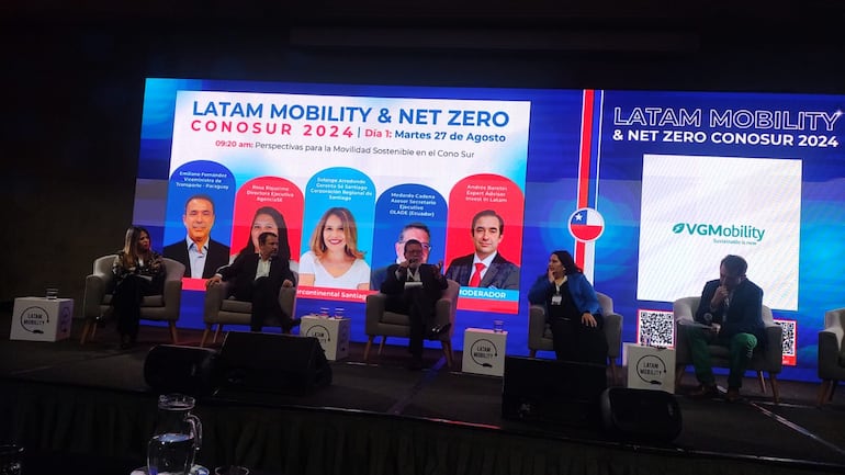 El viceministro de Transporte, Emiliano Fernández, en el evento de Latam Mobility, desarrollado en Chile.