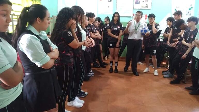 Estudiantes de la escuela Juana María de Lara de Ciudad del Este participaron en un taller sobre salud integral.