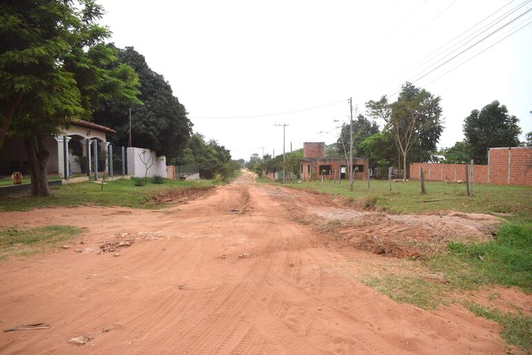 En el barrio San Vicente hace años los vecinos piden empedrado pero no son escuchados.