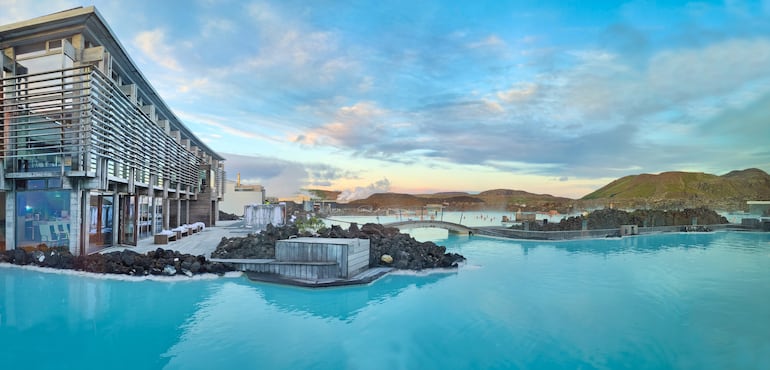 Vista panorámica del lago Blue Lagoon, Islandia.