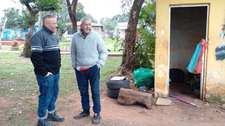 Don Apolinar Paniagua, vive actualmente en la plaza Manantiales del barrio Santa Rita de la ciudad de Capiatá.