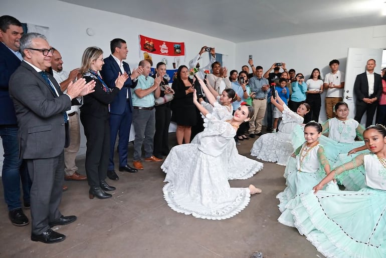 El presidente Santiago Peña se reunió con la colectividad paraguaya en New Jersey, Estados Unidos.