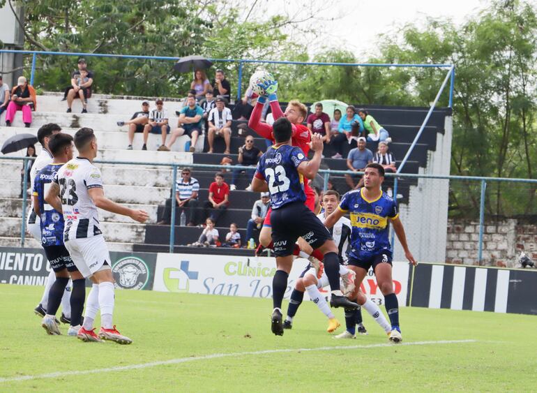 12 de Junio derrotó 2-0 a Deportivo Santaní en el estadio Juan José Vázquez de la ciudad de San Estanislao por la fecha 30 de la División Intermedia 2024.