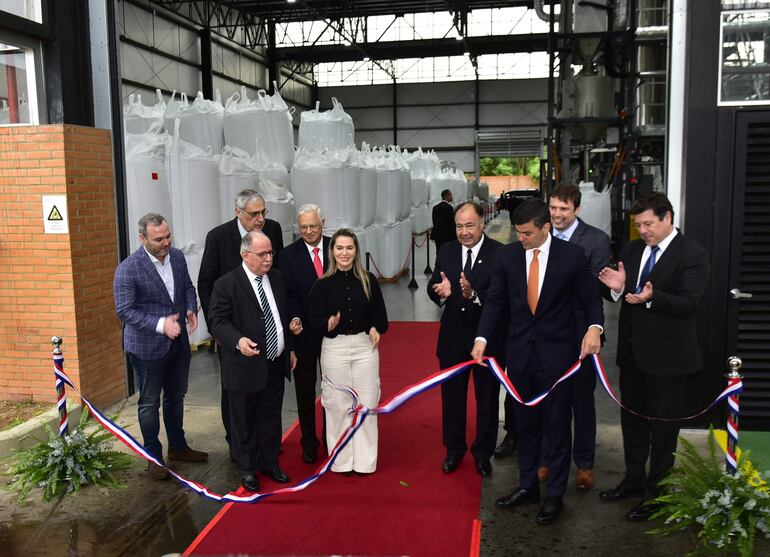 Con presencia del presidente de la República, Santiago Peña, se realizó la inauguración de Circular PET.