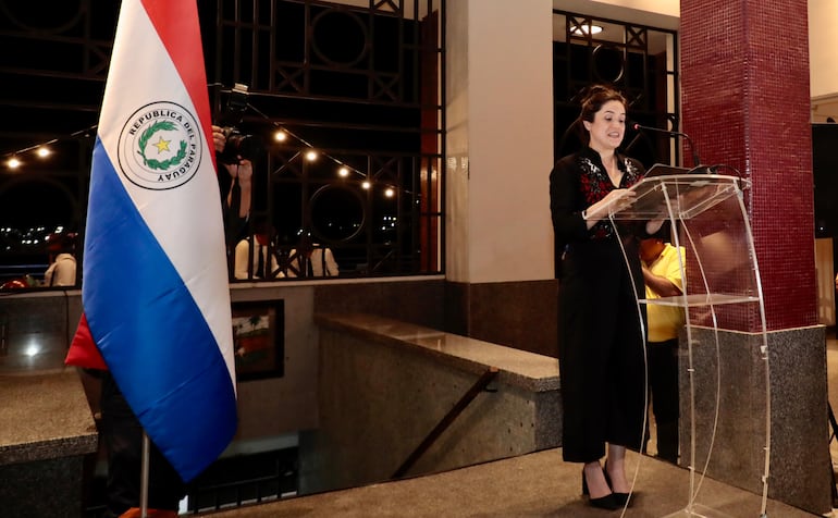 La ministra Adriana Ortiz durante el acto de inauguración.