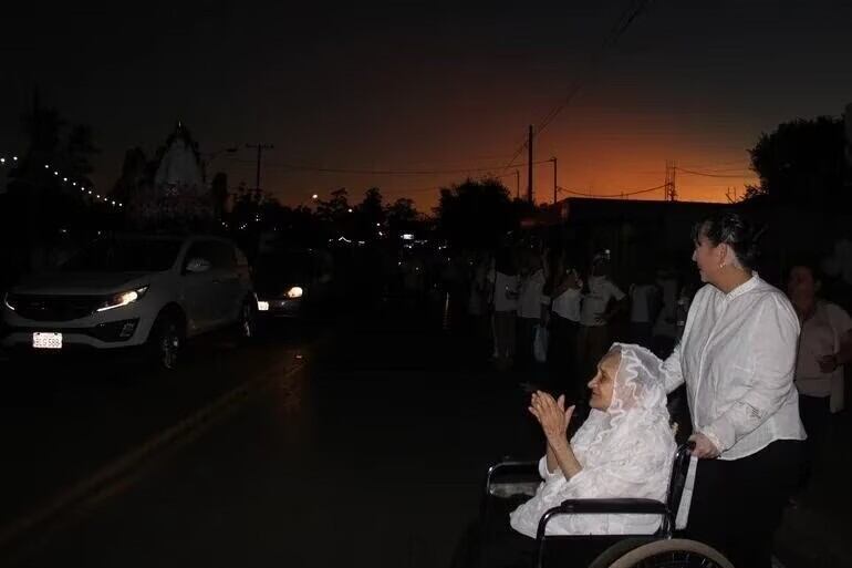 Los pobladores de Atyrá cada año con alegría ven pasar frente a sus casas a la Virgen de la Candelaria.