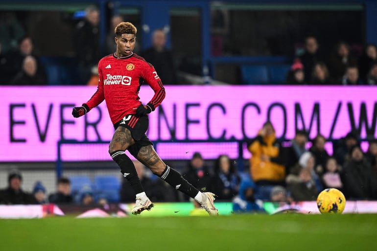 Manchester United's English striker #10 Marcus Rashford controls the ball during the English Premier League football match between Everton and Manchester United at Goodison Park in Liverpool, north west England on November 26, 2023. (Photo by Paul ELLIS / AFP) / RESTRICTED TO EDITORIAL USE. No use with unauthorized audio, video, data, fixture lists, club/league logos or 'live' services. Online in-match use limited to 120 images. An additional 40 images may be used in extra time. No video emulation. Social media in-match use limited to 120 images. An additional 40 images may be used in extra time. No use in betting publications, games or single club/league/player publications. / 