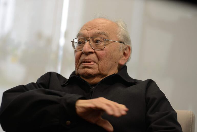 El sacerdote y teólogo peruano Gustavo Gutiérrez, uno de los padres de la Teología de la Liberación, murió este martes en Lima a los 96 años de edad, informó la Provincia de los Dominicos en Perú, congregación a la que pertenecía desde 2001. EFE/ Raúl García ARCHIVO